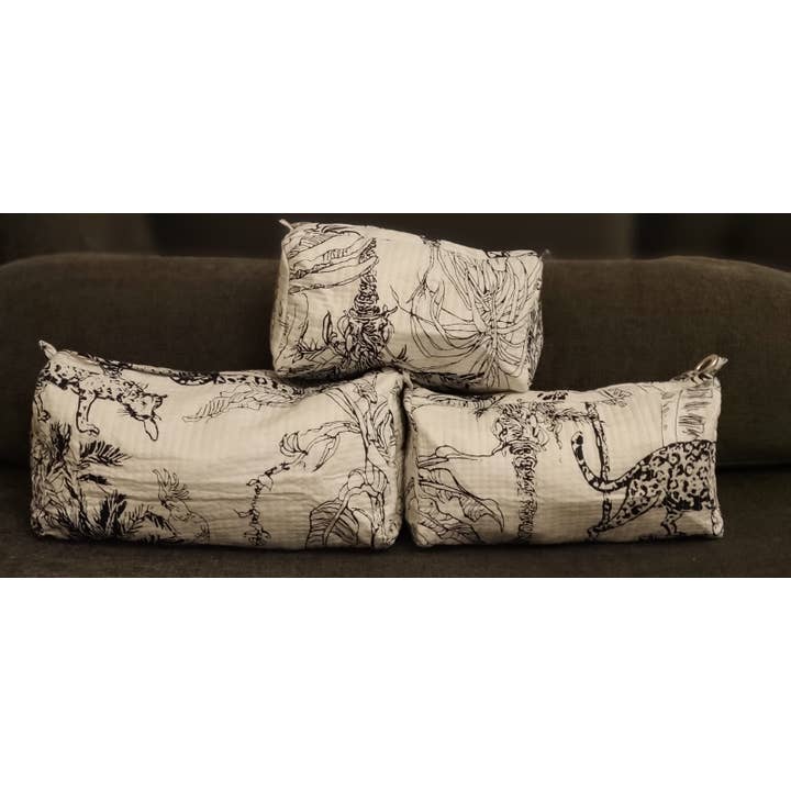 Ayras World - Wholesale Make-up tas/toilettas - Witte toilettas met safari-print van katoen voor reizen en make-up3