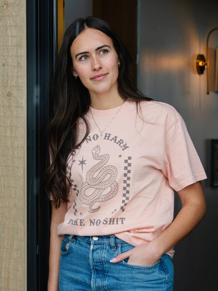 Doe Geen Kwaad Neem Geen Onzin Unisex T-shirt - Peper/Perzikachtig voor wholesale door Modern Pastime