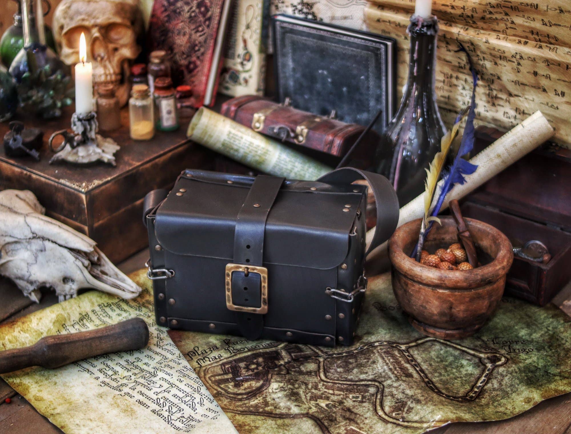 Outcast Props - Vente Décorations de table - Sac d'alchimiste en cuir avec set de potions11