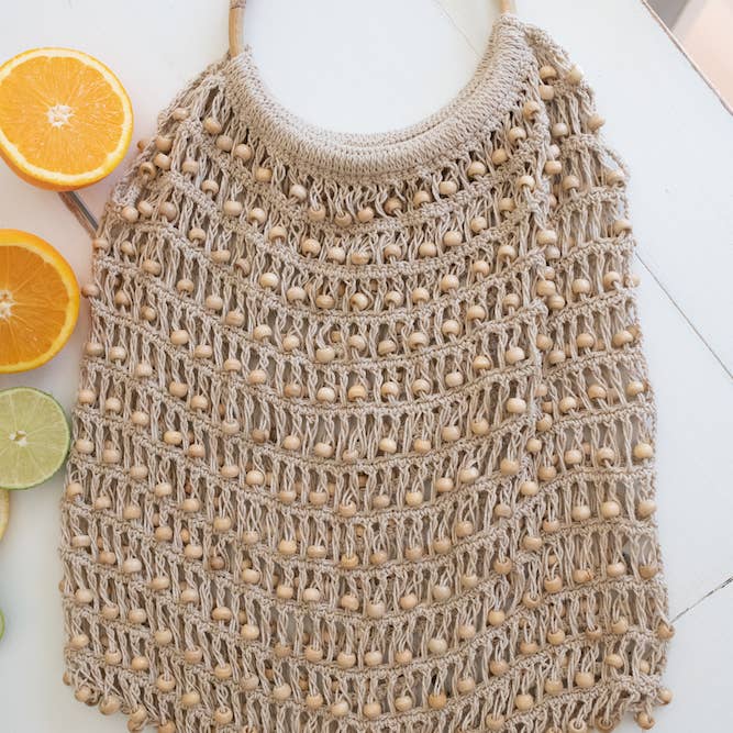 Fort the Label (previously Folk Fortune) - Venta al por mayor Bolsa de playa - Bolsa de red de crochet con cuentas de madera y asas de bambú6