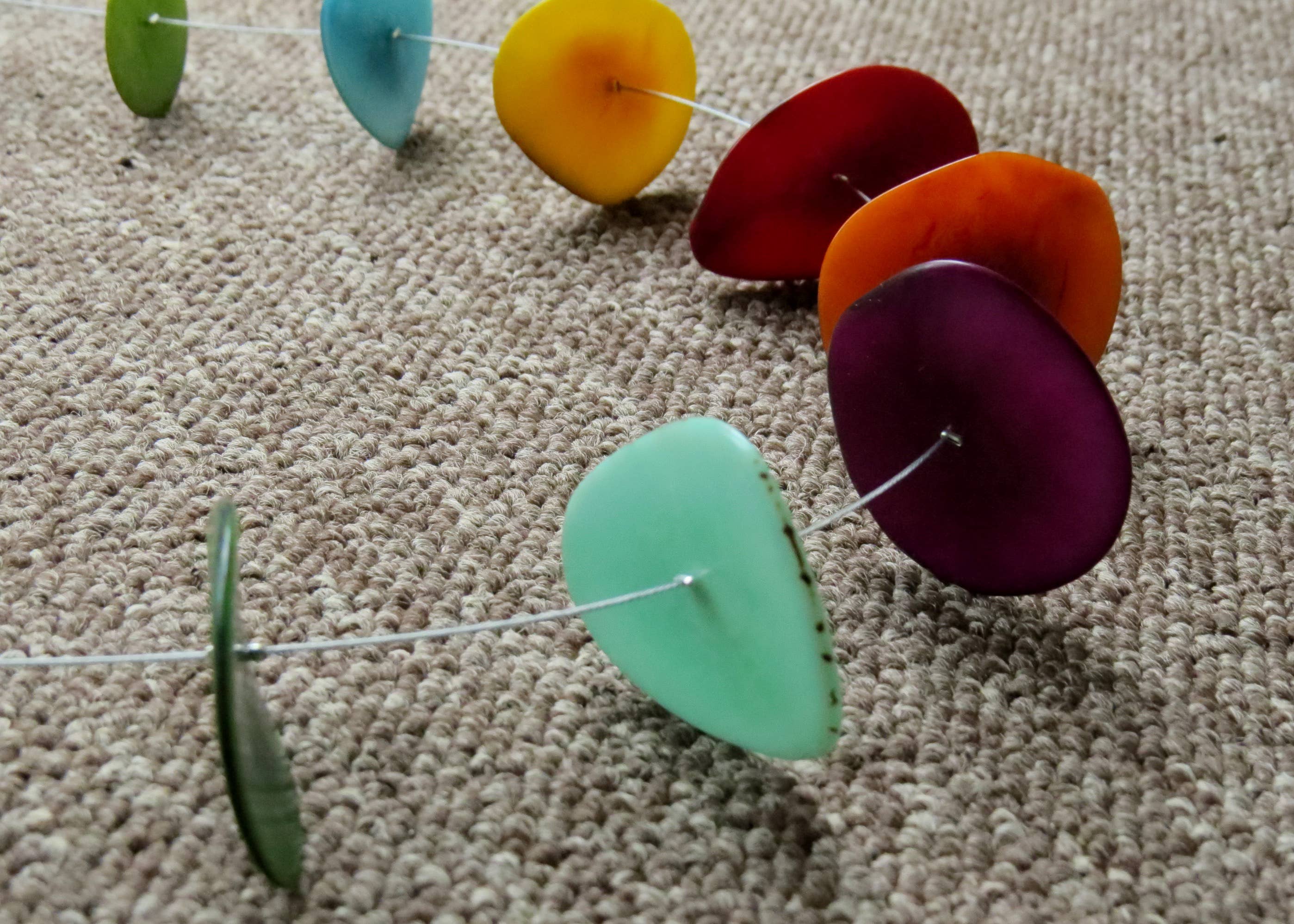 Ans Designs – wholesale Beaded/pearl necklace – Crossed petals2