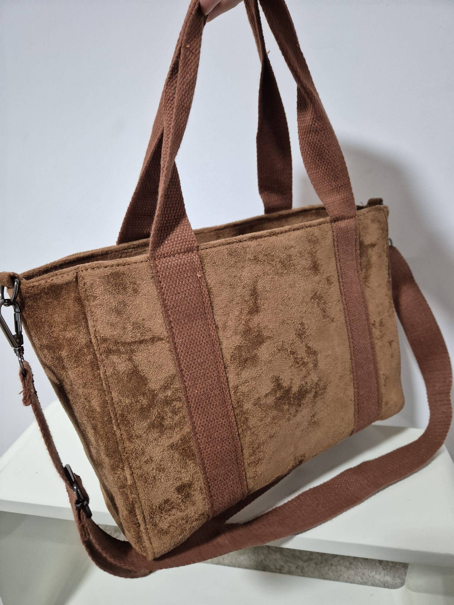 MIA LAROUGE - Wholesale Shoulder Bag - Women's - HAND BAG WITH SHOULDER STRAP. SUEDE MATERIAL.4