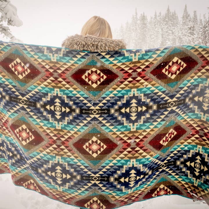 Red Thread & Co - Wholesale Throw Blanket - La Luz Blanket - Alpaca Wool Blend3