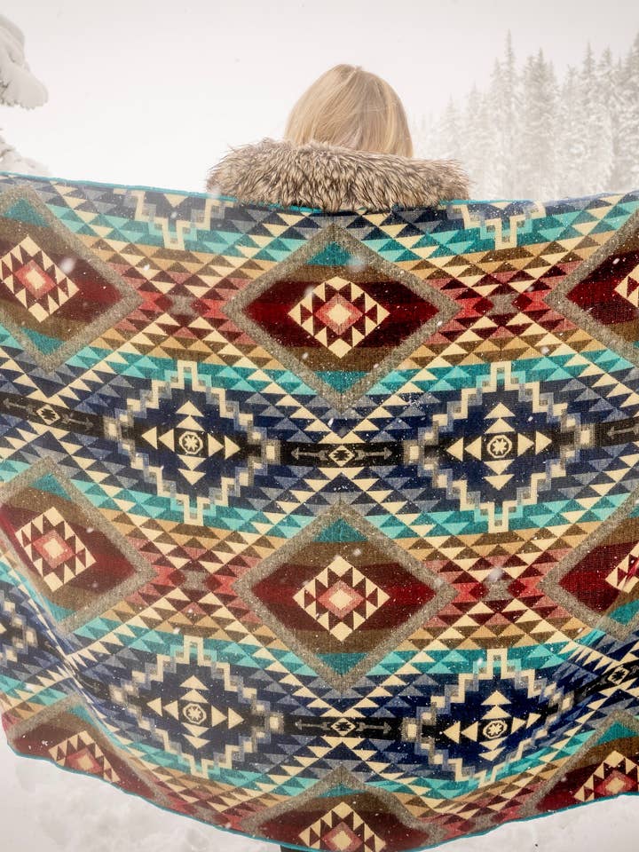 La Luz Blanket - Alpaca Wool Blend for wholesale by Red Thread & Co