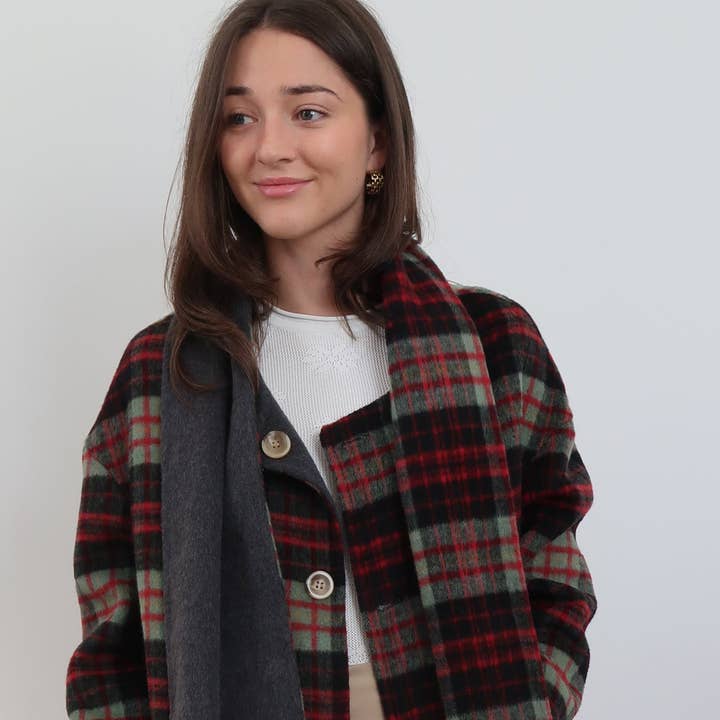 Indbygget Tørklæde Tjek Frakke - Rød SM003 for engroshandel hos Cinnamon Creations