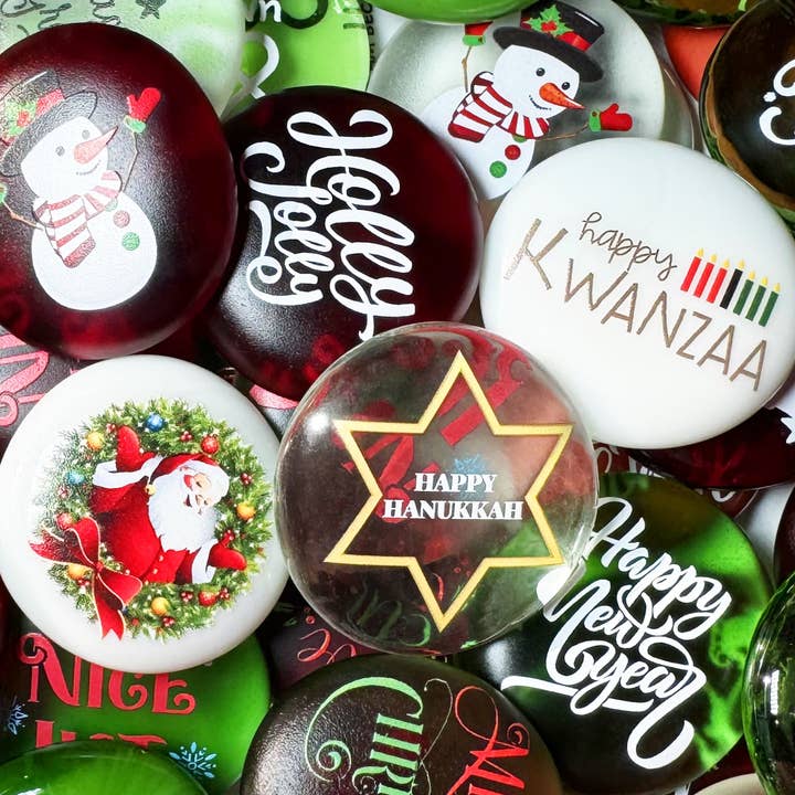 Pierres de Noël en verre. Noël, Kwanzaa, Hanoukah, Nouvel An pour la vente par Lifeforce Glass, Inc.