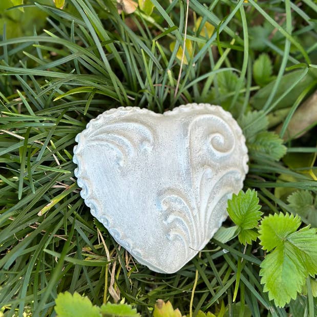 Backyard Stone Art - Wholesale Versiering/decoratie voor buiten - betonnen harten, tuinbeelden, betonkunst, tuingeschenken