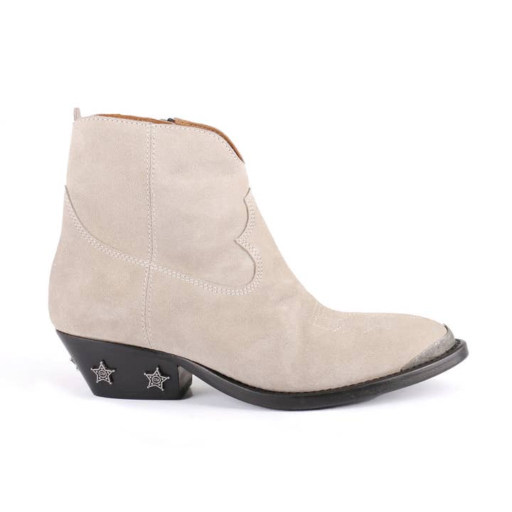 BOTA BAIXA: CAMURÇA OLSEN BRANCA por atacado de Catarina Martins