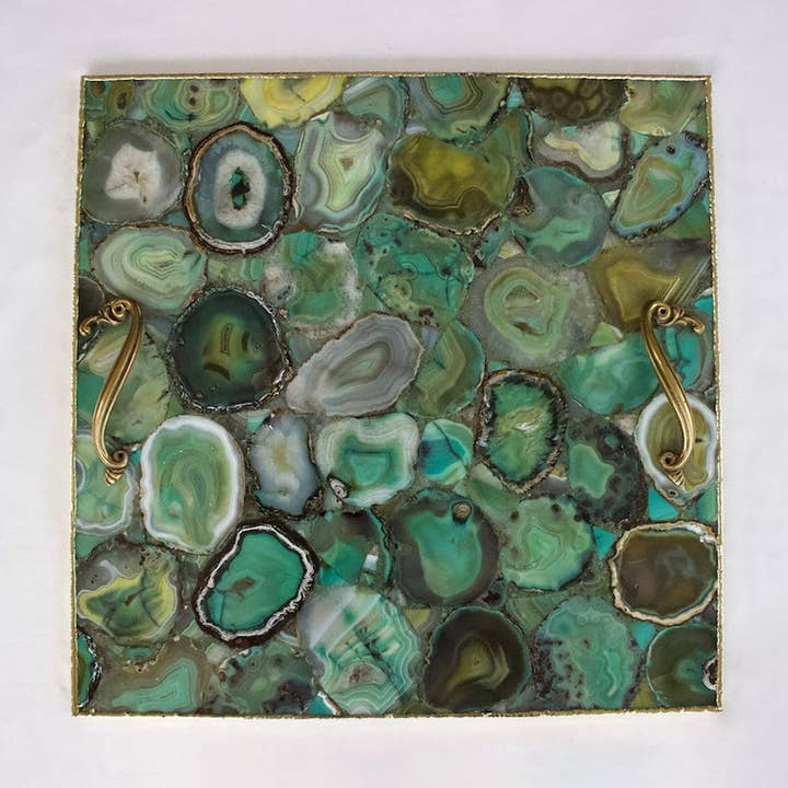 Lys grøn agat serveringsbakke med messing håndtag | Square for engroshandel hos The Tangerine Store