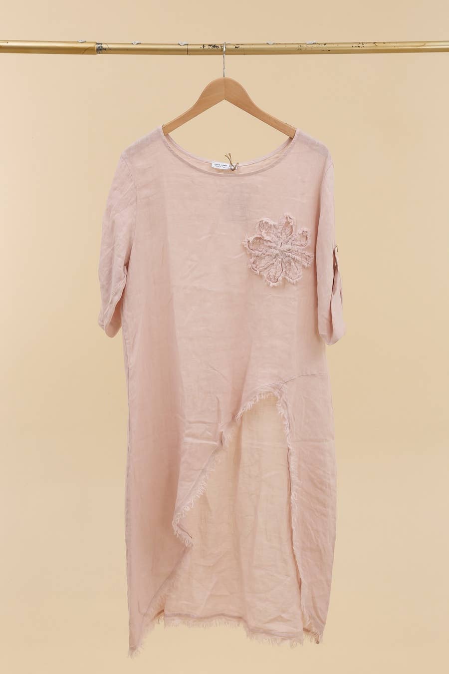 LÉA & LUC – Großhandel Kleid – Damen – 100 % Leinenkleid mit Blumenmotiv auf der linken Brust, REF. 724842