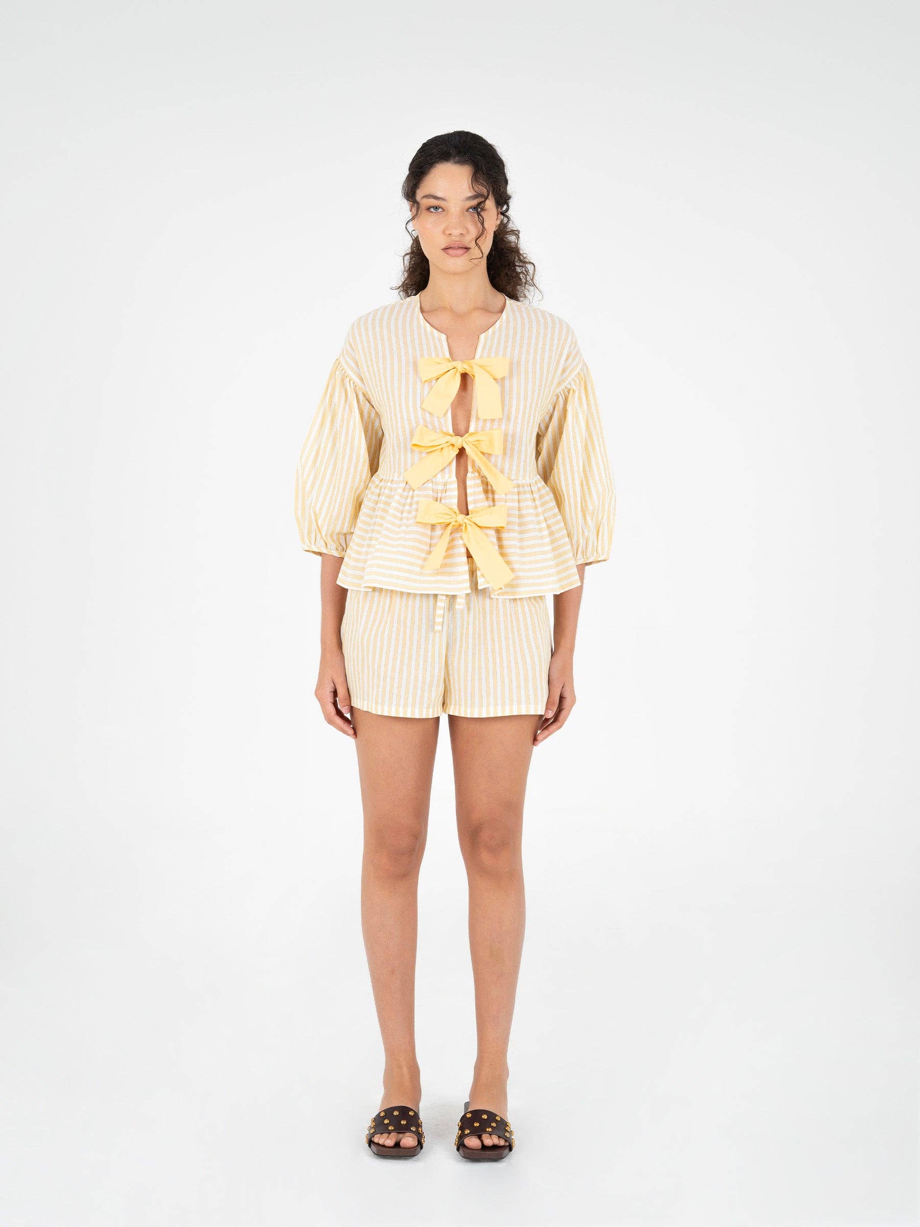 CARMEN SAYS - Wholesale Shorts - Women's - Pantalones Cortos Espíritu a Rayas Amarillas5