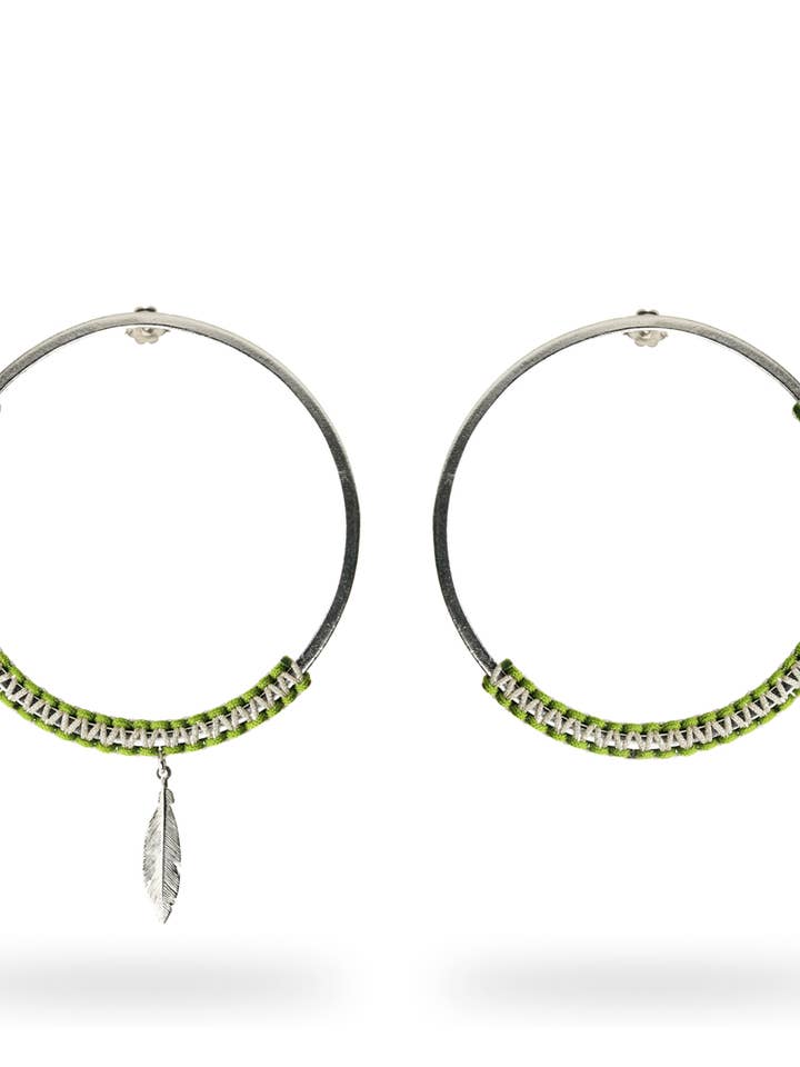 Hula twist grønne fjer øreringe for engroshandel hos Lola SRL