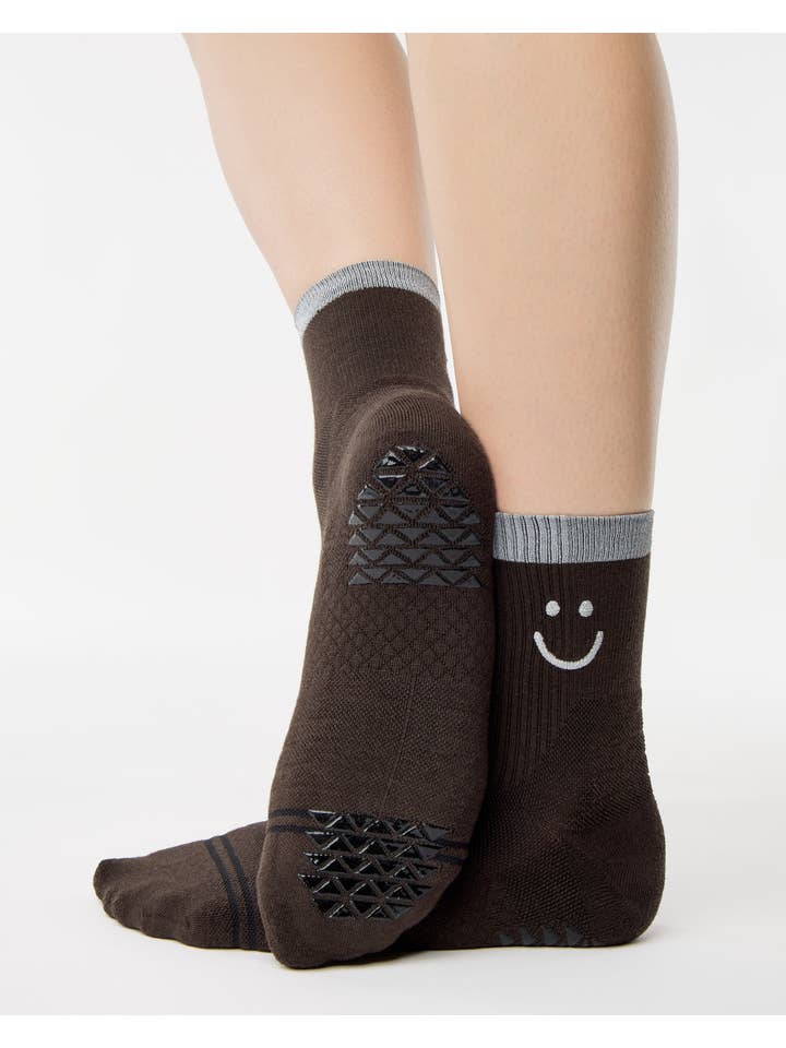 Pointe Studio - Wholesale Socks - Women's - Women's Reflect Happy Runner Grip Sock1