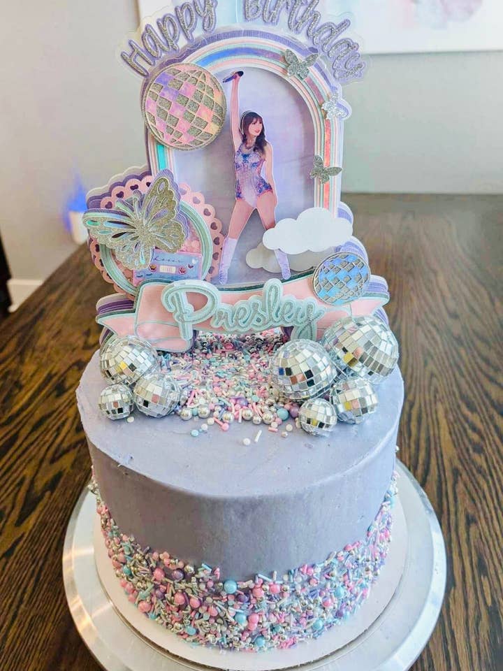 Décoration de gâteau Taylor Swift pour la vente par Scarlet Paperie