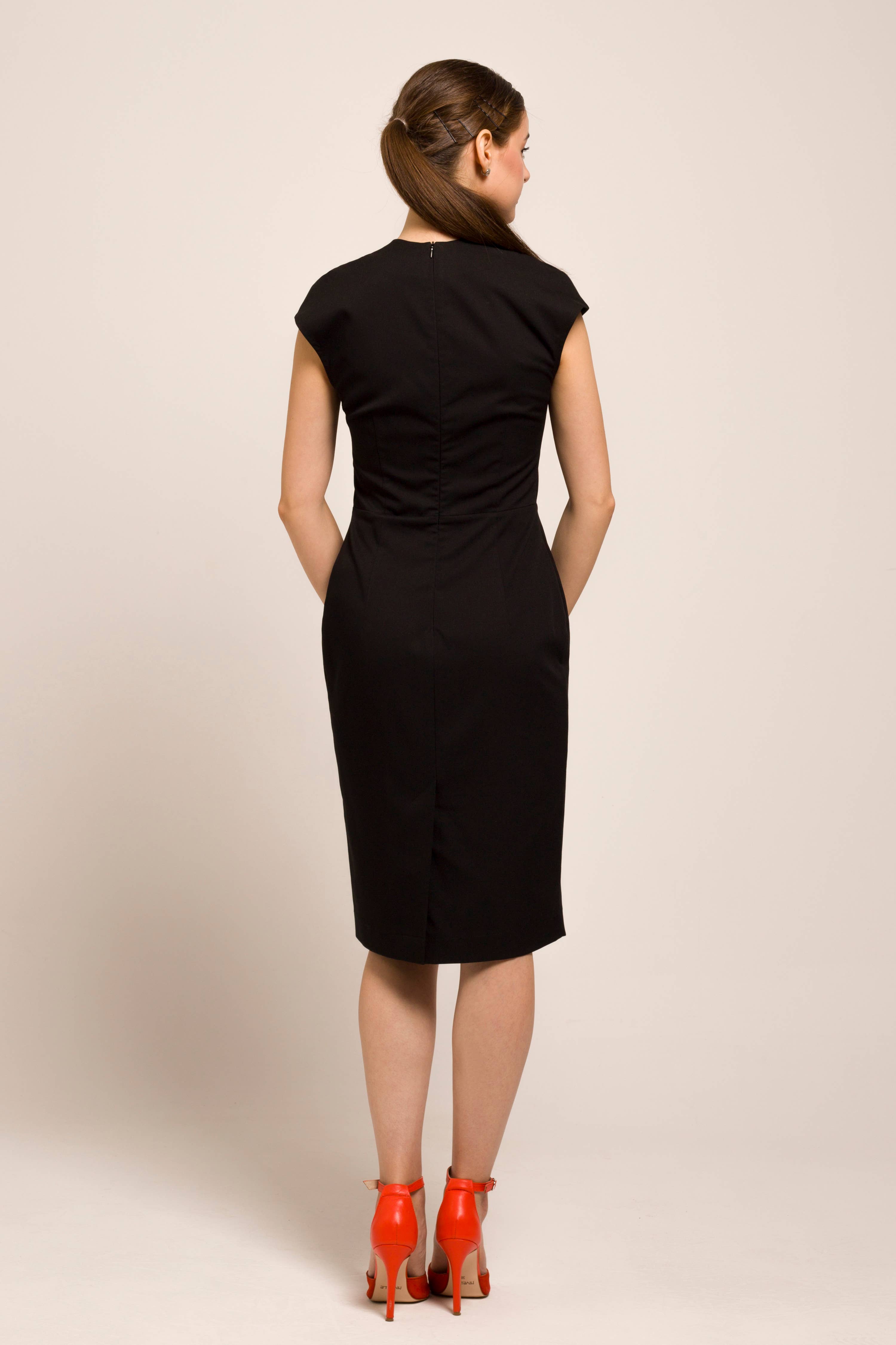 TAVROVSKA - Vendita all'ingrosso Vestito - Donna - Abito tubino con scollo quadrato, tubino nero midi4