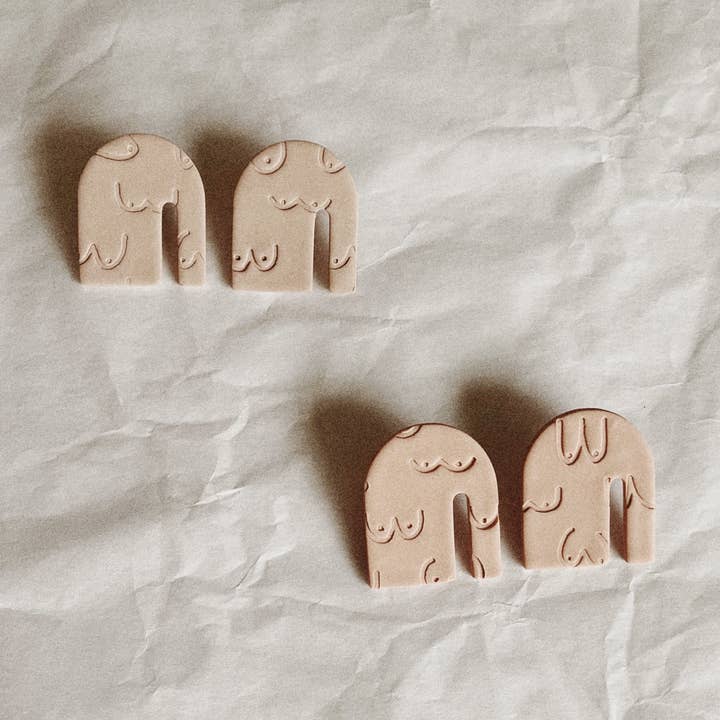 Brincos de aço inoxidável hipoalergénicos Tata Cora por atacado de Crafted by Pheebs