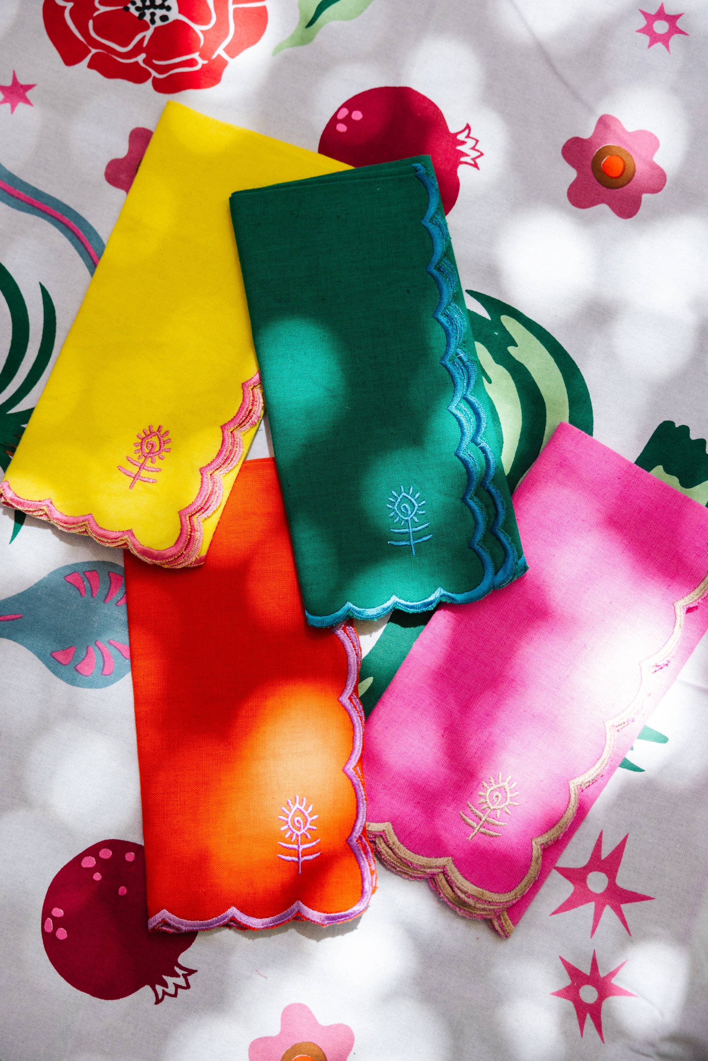 Furbish Studio - Wholesale Dinner & Cloth Napkin - Icon Linen Napkins S/4 - Yellow + Neon Pink2