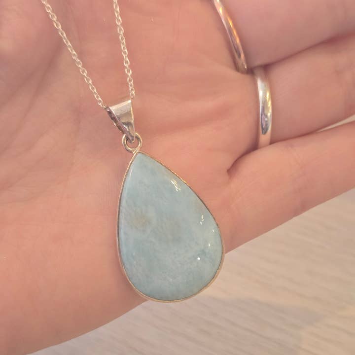 Pingente e Corrente de Prata Esterlina com Larimar - 9,1g por atacado de Crystal Cove Minerals