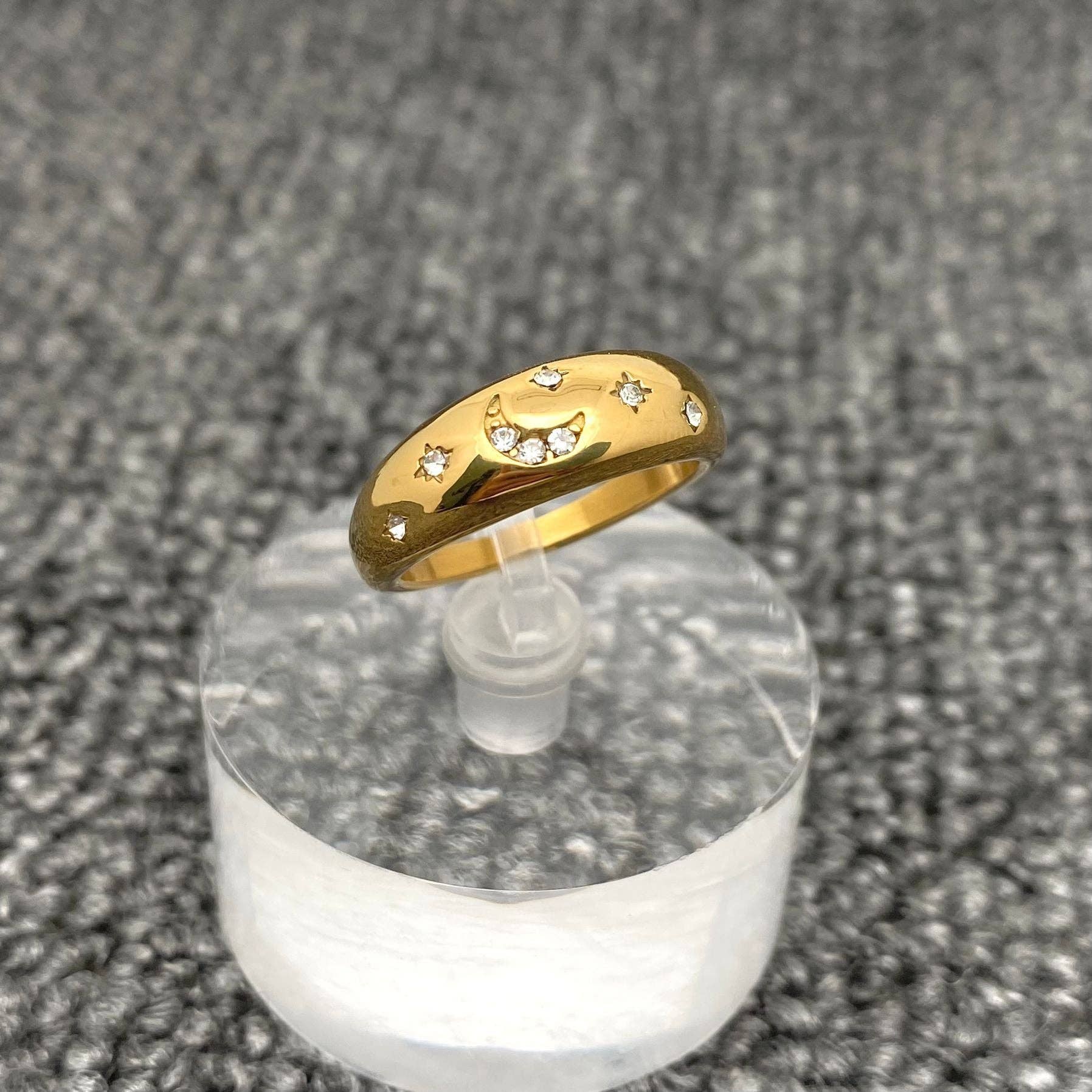 Mio Queena – wholesale Multi-stone ring – Inlaid CZ Star Moon 18K Gold Plated SS Ring - FGS/MS4