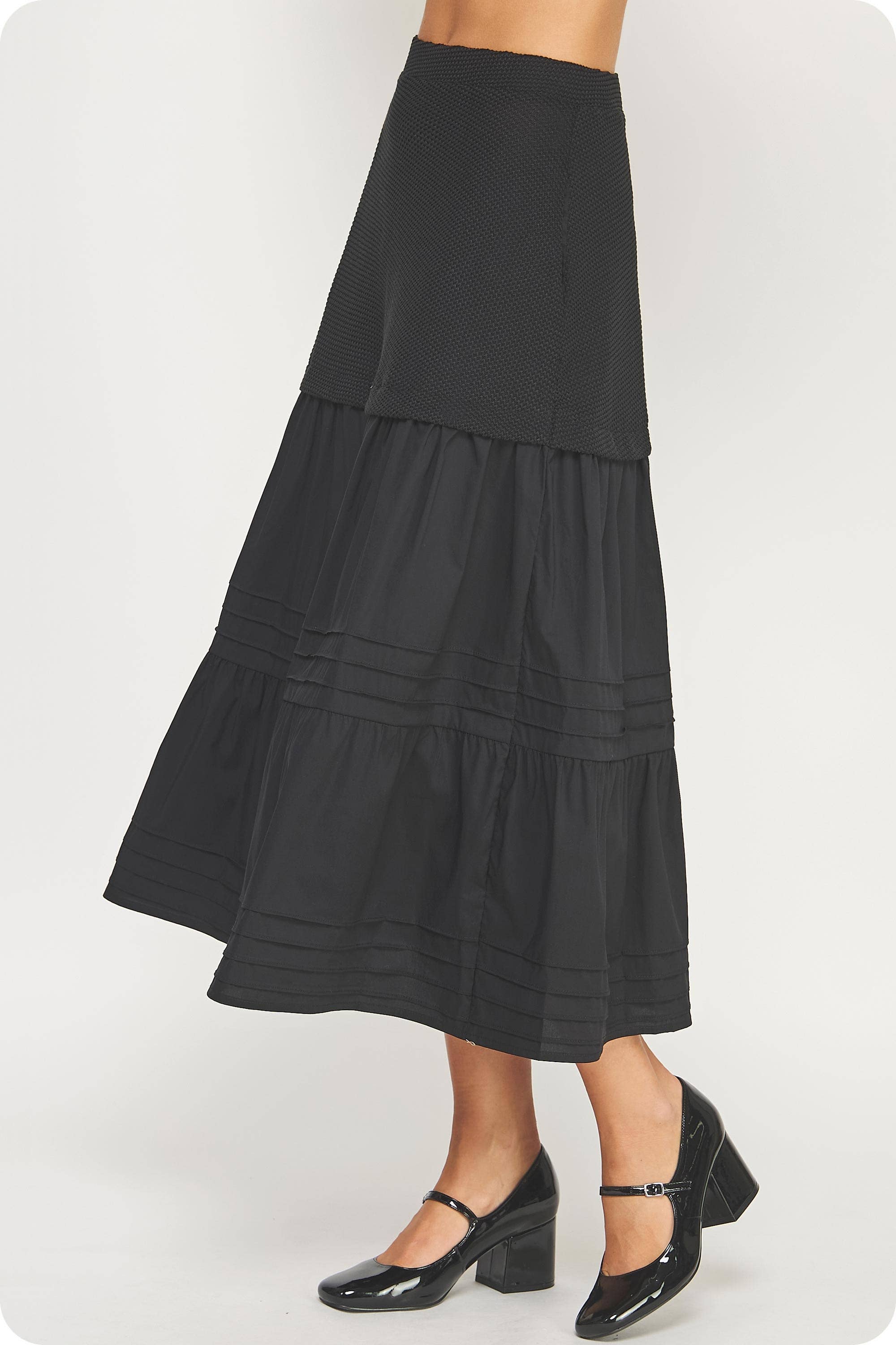 Strut & Bolt – wholesale Kjol - Dam – Pintuck-mixad midi-kjol i olika material8