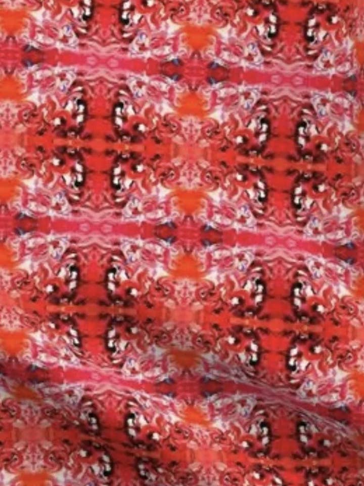 Leilani Sarong in Rosso Pirata per la vendita all'ingrosso da parte di Pearl Edward