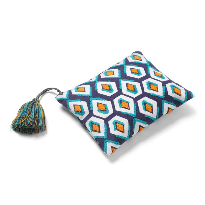 Pentagon broderad resväska för wholesale av Vismaya - A Brand by Shivani LLC