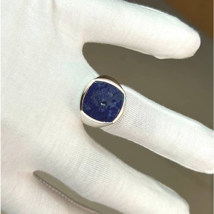 Bague chevalière pour homme en argent sterling 925 avec lapis-lazuli pour la vente par Rishi Jewelry