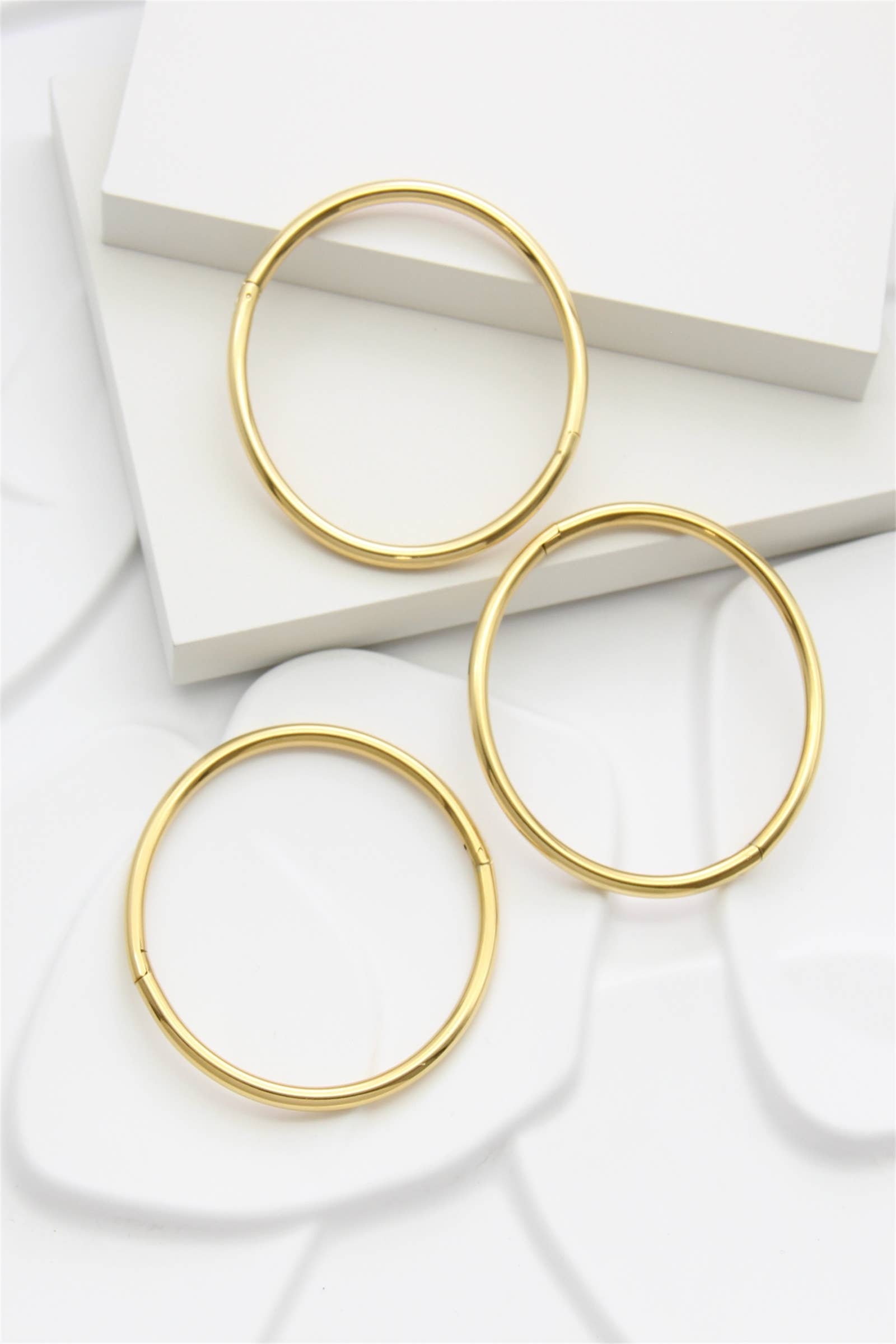 BELLISSIMA BIJOUX - Wholesale Bangle Bracelet - Openable Bangle Bracelet in Gold Stainless Steel – Elegance5