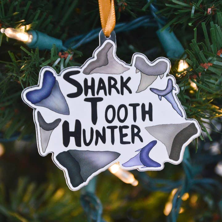 Décoration acrylique Shark Tooth Hunter pour la vente par Crafted by Chris Co.