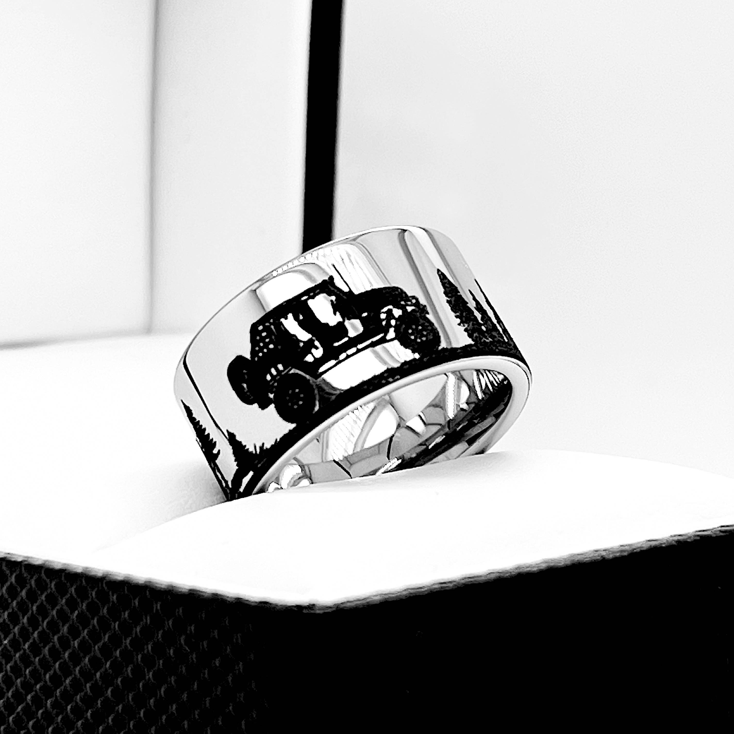 rings paradise – Großhandel Schmuck – Herren – Promise-Ring für Herren aus Wolframkarbid mit Automuster7