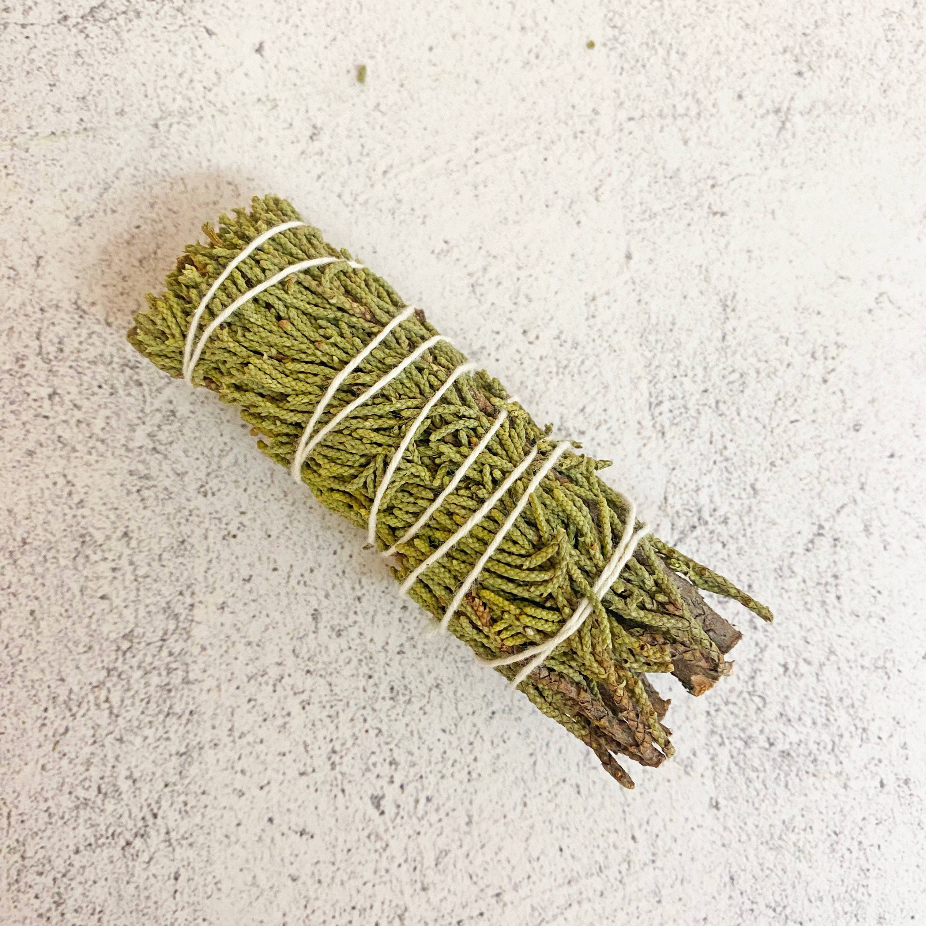 Oakwind Hollow - Wholesale Smudge Stick - Juniper Smudge Stick2