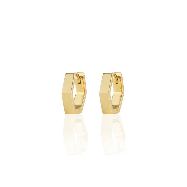 Créoles Huggie à charnières hexagonales en or 18 carats et vermeil de 14 mm, fermeture à charnière, sans nickel, hypoallergéniques. Expédiées depuis le Canada pour la vente par Kris Nations