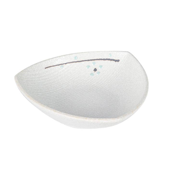 Plato para servir Yukino Hana de 7.25 pulgadas de largo con forma triangular (5/30) para venta al por mayor de Urban Tokyo