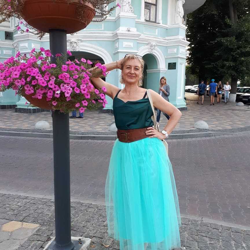 SALINA TRADING INC - Wholesale Skirt - Women's - Women Fashion Solid Color Mesh Skirt4