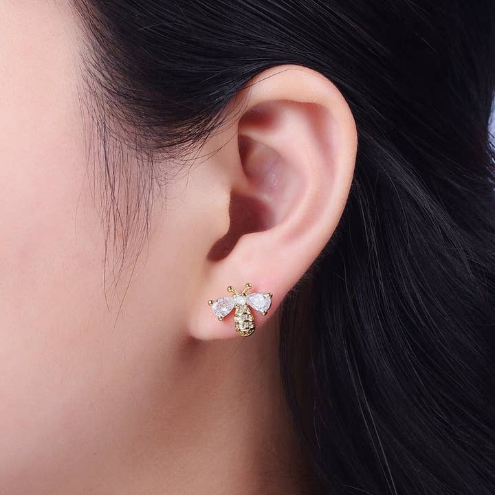 Aim Eternal - Vente Clous d'oreille - Boucles d'oreilles clous en or rempli 14K avec micro pavé d'abeille reine en zircon cubique | AD-5861