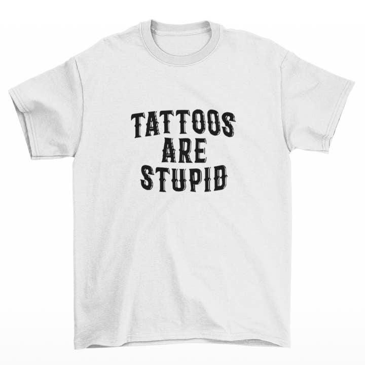 Wickedly Divine Shop – T-shirt estampada - Unissexo por atacado – Tatuagem, Tatuagens são estúpidas, camisa unissexo, divertida tatuagem