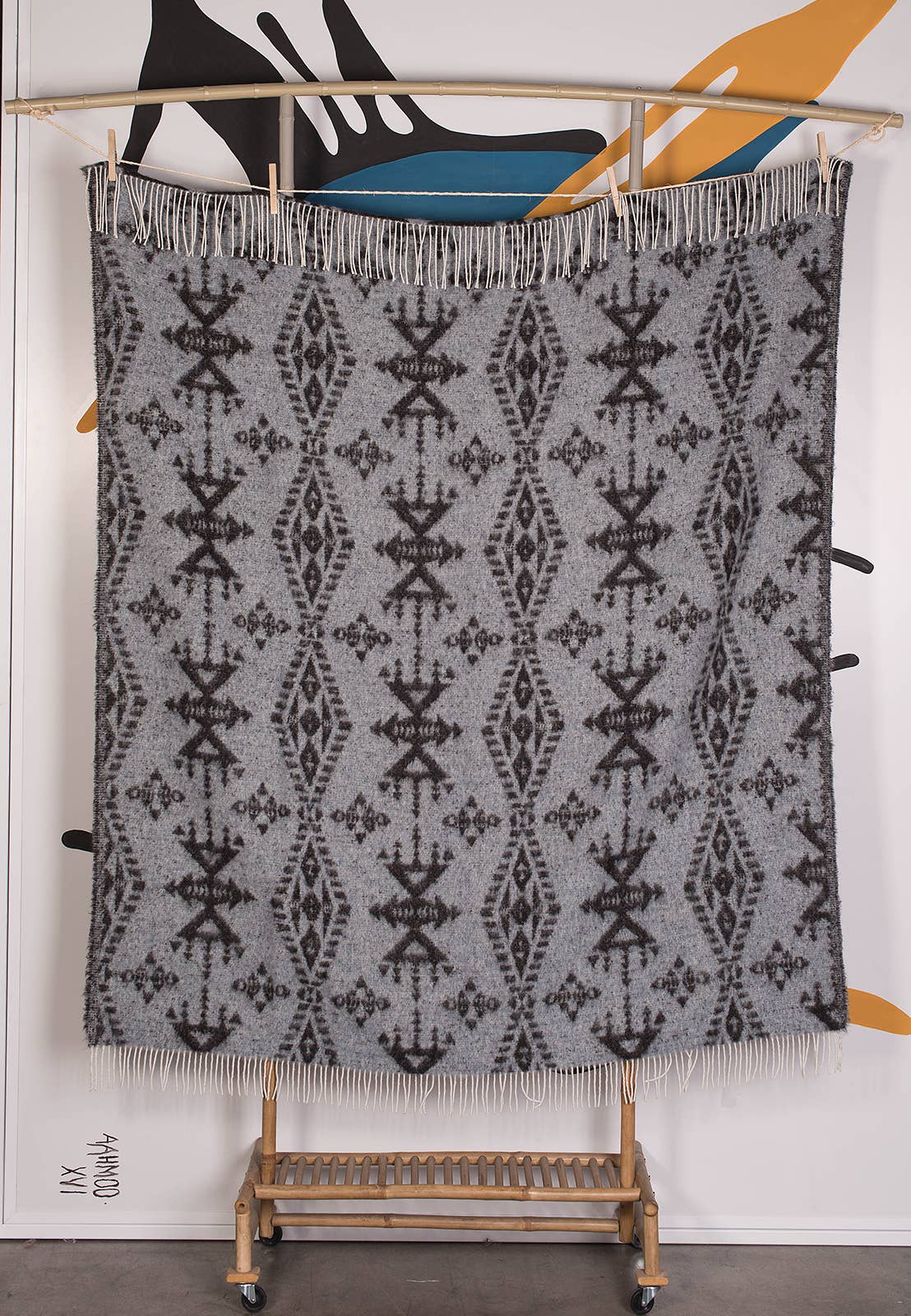 Beat Collection by Lanificio Idealtex Srl – Engroshandel Tæppe – Tribal uld- og alpaka-plaid med etnisk jacquardmønster7