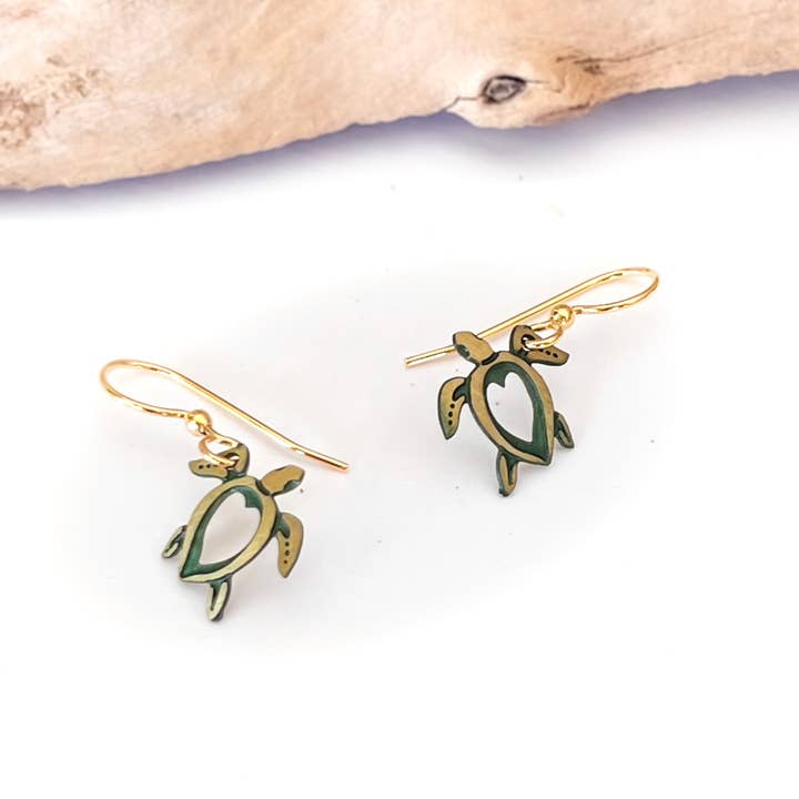 Leighton Lam Designs - Vendita all'ingrosso Orecchini pendenti - Honu - Filo Patina