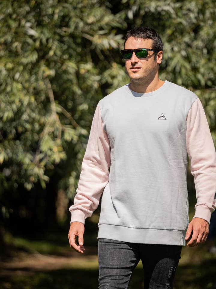Felpa bicolore grigia e rosa per la vendita all'ingrosso da parte di Oce Clothing