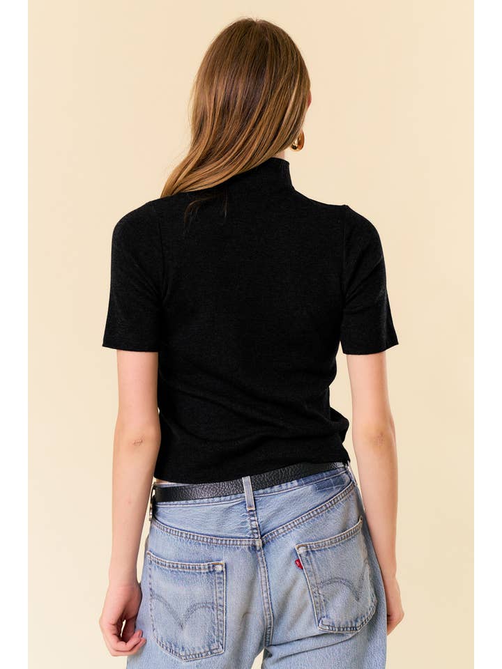Doe and Rae - Vendita all'ingrosso Top in maglia - Donna - MAGLIONE BASICO A MEZZA MANICA CON SCOLLO A LUPETTO - 1717C