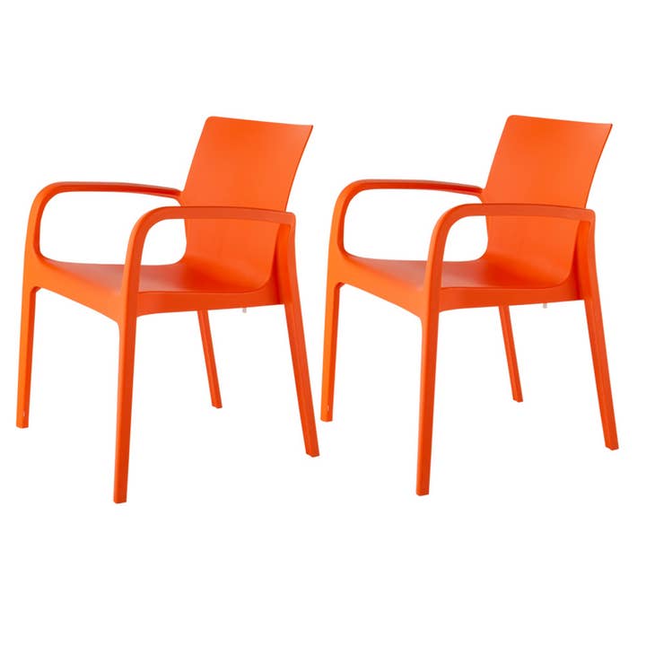 Ensemble de deux chaises empilables de salle à manger en plastique orange robuste pour l'extérieur pour la vente par HomeRoots
