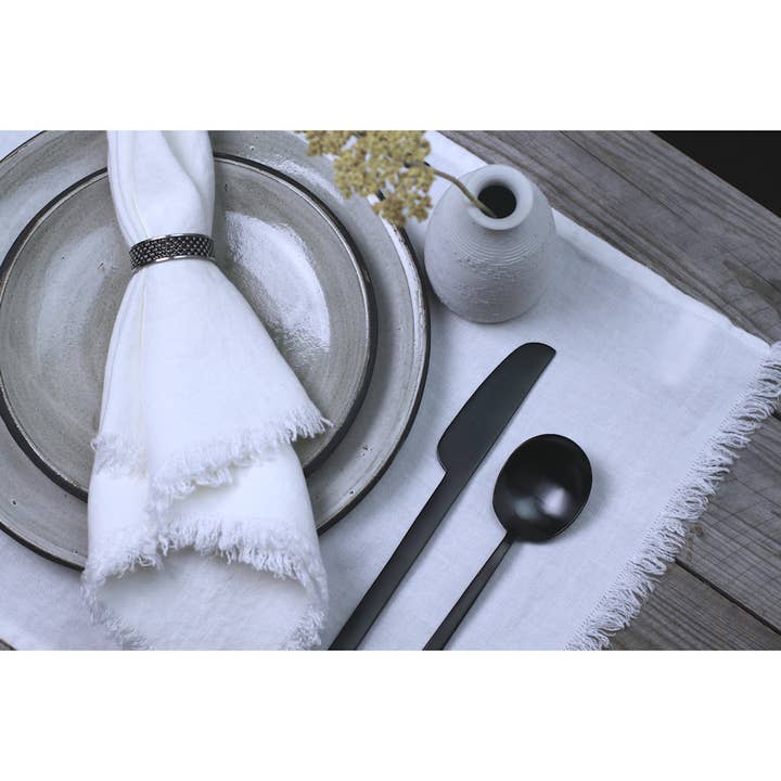 LinenCasa - Wholesale Placemat - Linen Placemat - Stonewashed - Optic White with Frayed Edges4
