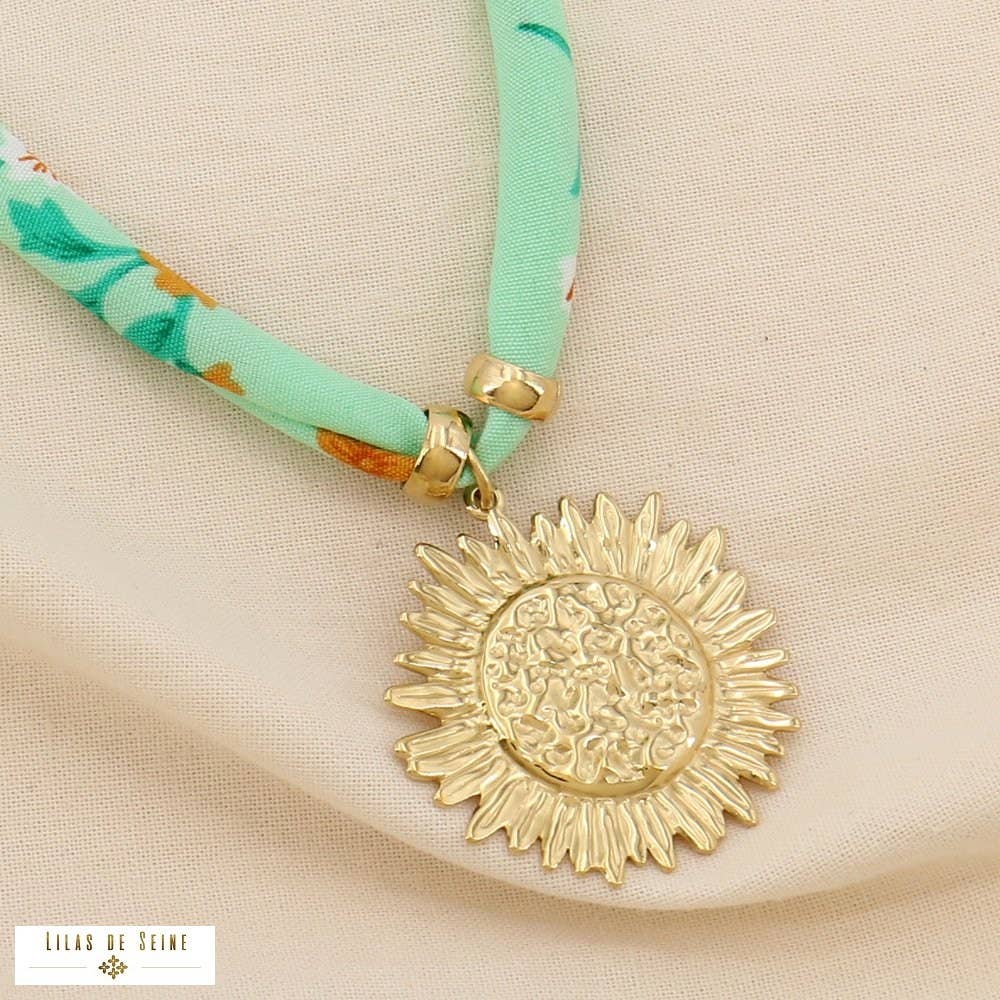 Lilas de Seine - Wholesale Pendant/Charm Necklace - Green Floral Fabric Necklace Sun Pendant Steel 01250303