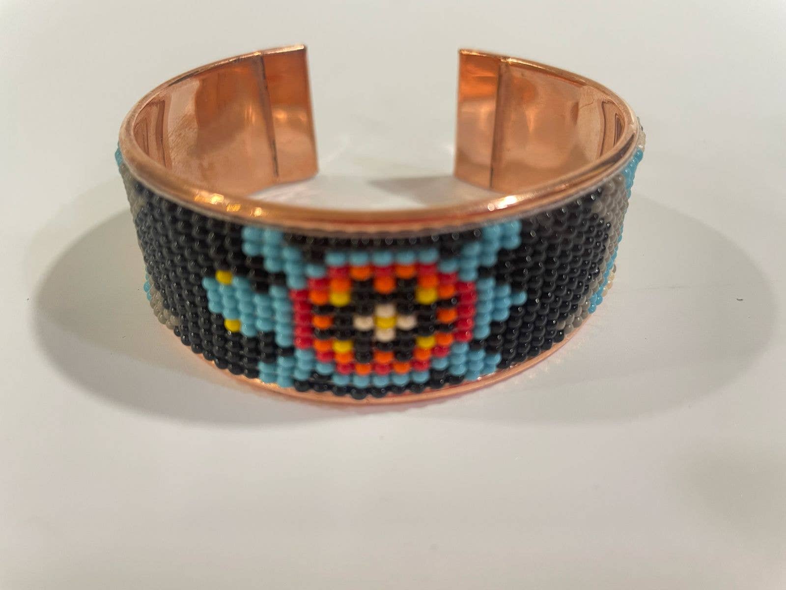 House of Kraft Jewelry & Accessories – Engroshandel Manchetarmbånd – Blåt Ørnemønster | Manchetarmbånd | 1" Kobberperlemanchet5