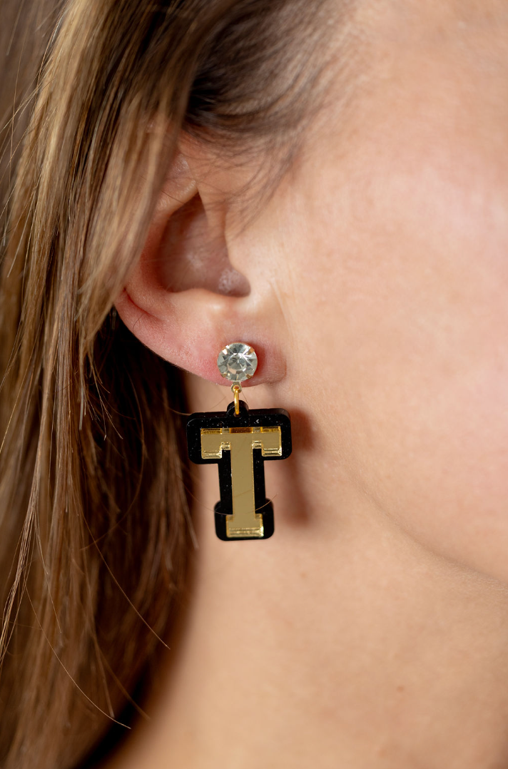TLD Designs - Vente Boucles d'oreilles pendantes - Un double initial1