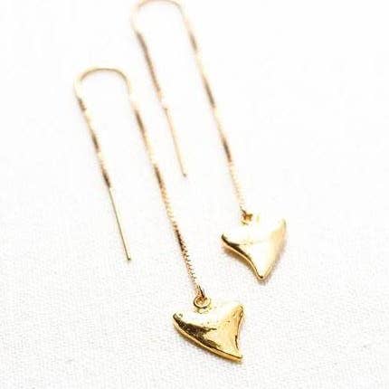 Ke Aloha Jewelry - Wholesale Hangende/ronde oorbellen - Petite Gold Shark Tooth Threader Oorbellen - Mano Petite1