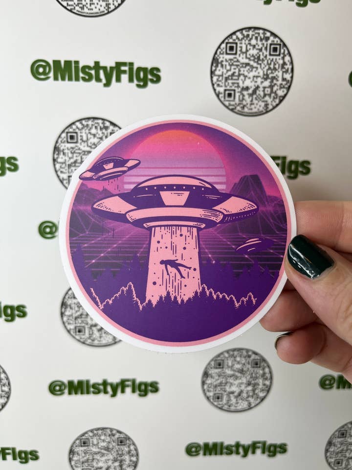 Autocollant en vinyle 3" - Ufo in Pink - Waterbottle Laptop Scrapbook pour la vente par Misty Figs