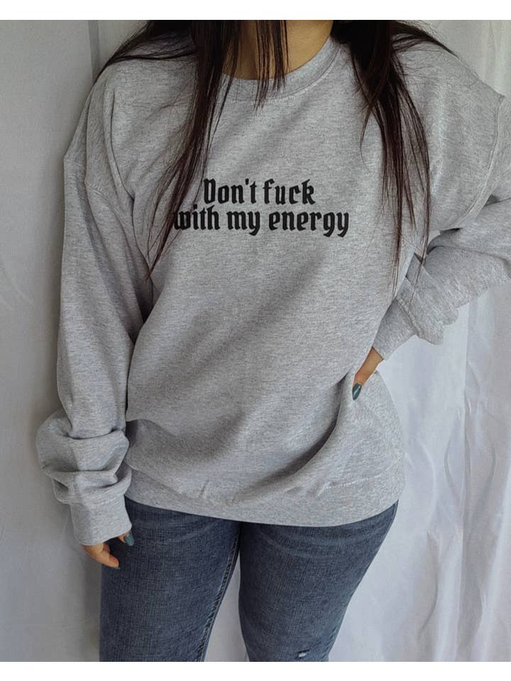 ASKA GRÅ KNULLA INTE MED MIN ENERGI | SWEATSHIRT för wholesale på Faire2