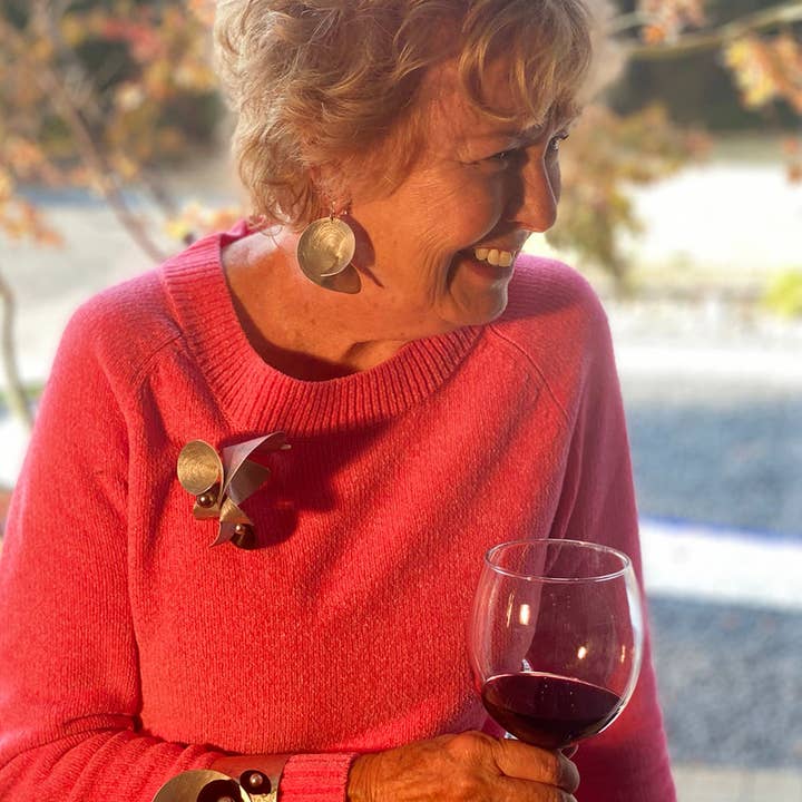 Chick Boss LLC – wholesale Hängande örhängen – DECIBEL 1 Superlätta koniska örhängen i aluminium från SOUND-kollektionen3