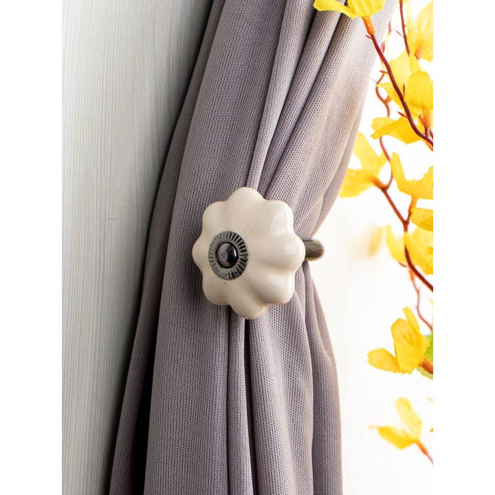 KNOBCO – wholesale Knopp/Handtag – Off White Solid Flower Form Design Gardinslips Ryggkrok Rustik badrumshanddukskrok Antik krok (Set med 2)